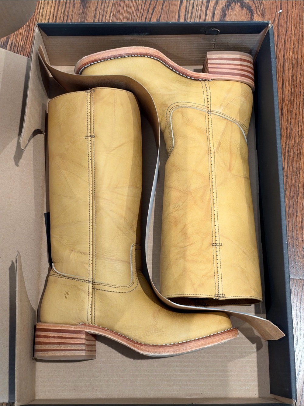 Frye Campus 14L in Banana (Size 9M)